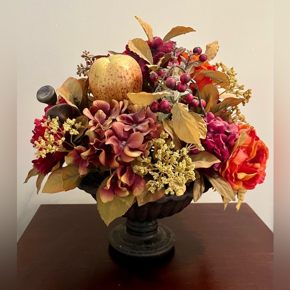 Kirkland’s Warm, Fall Floral Kitchen Table Centerpiece. Orange/Red/Green/Brown. - Picture 4 of 5